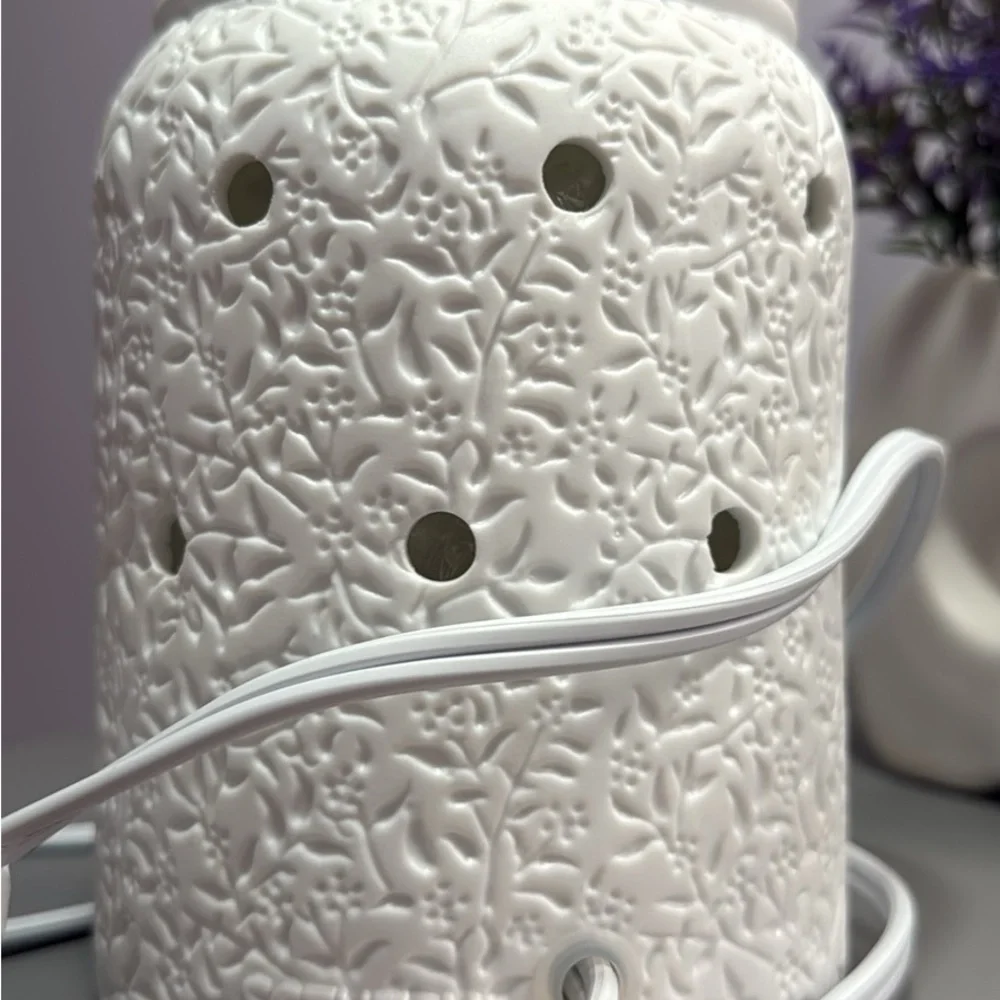 White Scentsy Wax Warmer - Picture 3 of 3